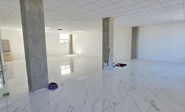 Se rentan consultorios y local grande en centro médico sobre av. Tlacote