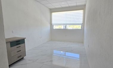 Se rentan consultorios y local grande en centro médico sobre av. Tlacote