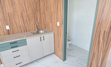 Se rentan consultorios y local grande en centro médico sobre av. Tlacote