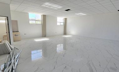 Se rentan consultorios y local grande en centro médico sobre av. Tlacote