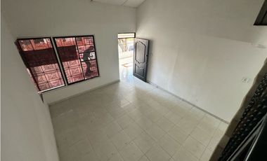 Amplia casa esquinera barrio residencial