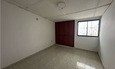 Amplia casa esquinera barrio residencial