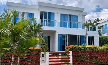 VENDO CASA CAMPESTRE EN CONJUNTOCERRADO GIRARDOT $915.000.000