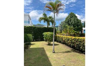 VENDO CASA CAMPESTRE EN CONJUNTOCERRADO GIRARDOT $915.000.000