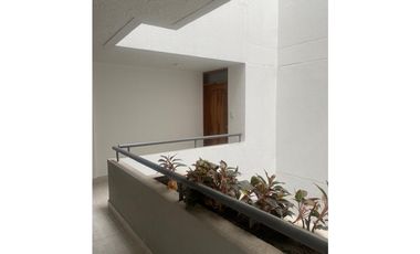 VENDO APARTAMENTO UBICADO EN LA CIRCUNVALAR COD 9605676