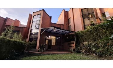 VENTA DE CASA POBLADO - SECTOR ISA Y AL COLEGIO LA COLINA RANGO 18