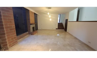 VENTA DE CASA POBLADO - SECTOR ISA Y AL COLEGIO LA COLINA RANGO 18