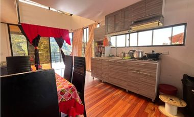 VENTA DE INCREIBLE CABAÑA UBICADA EN GUATAPÉ, CERCA DE LA PIEDRA