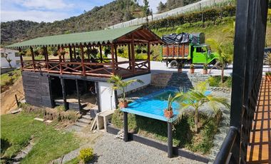 VENTA DE INCREIBLE CABAÑA UBICADA EN GUATAPÉ, CERCA DE LA PIEDRA