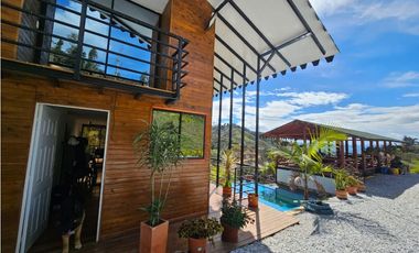 VENTA DE INCREIBLE CABAÑA UBICADA EN GUATAPÉ, CERCA DE LA PIEDRA