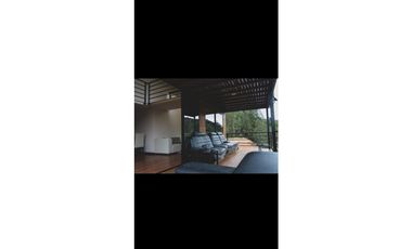 VENTA DE INCREIBLE CABAÑA UBICADA EN GUATAPÉ, CERCA DE LA PIEDRA