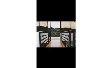 VENTA DE INCREIBLE CABAÑA UBICADA EN GUATAPÉ, CERCA DE LA PIEDRA