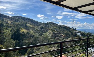 VENTA DE INCREIBLE CABAÑA UBICADA EN GUATAPÉ, CERCA DE LA PIEDRA