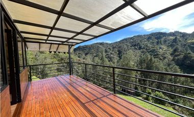 VENTA DE INCREIBLE CABAÑA UBICADA EN GUATAPÉ, CERCA DE LA PIEDRA