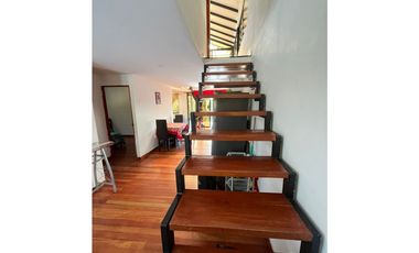 VENTA DE INCREIBLE CABAÑA UBICADA EN GUATAPÉ, CERCA DE LA PIEDRA