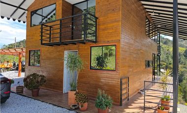 VENTA DE INCREIBLE CABAÑA UBICADA EN GUATAPÉ, CERCA DE LA PIEDRA