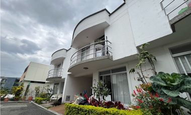 Se Arrienda Casa en Conjunto Cerrado - Sector Av 19 Norte