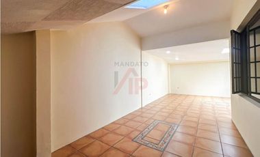 HERMOSA Y SEGURA CASA EN RENTA PASEO 3 DE NOVIEMBRE CUENCA