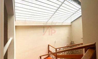 HERMOSA Y SEGURA CASA EN RENTA PASEO 3 DE NOVIEMBRE CUENCA