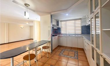 HERMOSA Y SEGURA CASA EN RENTA PASEO 3 DE NOVIEMBRE CUENCA