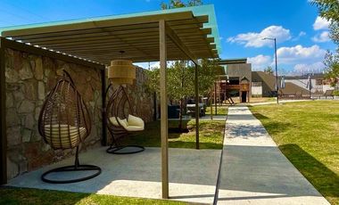 Depa de Lujo de Planta Baja, opción a 3 Recámaras. Con Terraza, Zakia, Querétaro