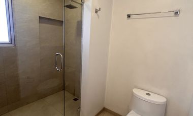 Renta departamento en Zona Dorada con una vista espectacular al Campo de Golf