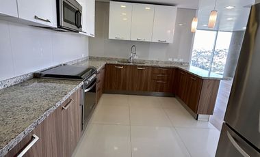 Renta departamento en Zona Dorada con una vista espectacular al Campo de Golf