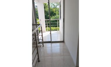 CASA EN VENTA EN MONTERA