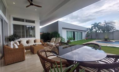Casa en venta en conjunto cerrado en Montería