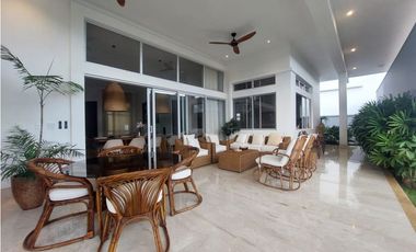 Casa en venta en conjunto cerrado en Montería