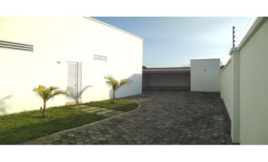 CASA CON PISCINA EN CONJUNTO CERRADO CAMPESTRE EN MONTERA