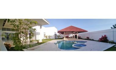 CASA CON PISCINA EN CONJUNTO CERRADO CAMPESTRE EN MONTERA