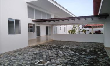 CASA CON PISCINA EN CONJUNTO CERRADO CAMPESTRE EN MONTERA