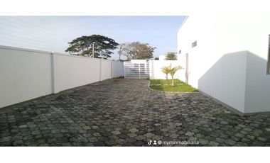 CASA CON PISCINA EN CONJUNTO CERRADO CAMPESTRE EN MONTERA