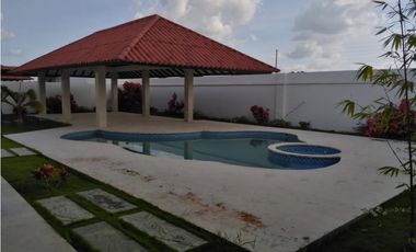 CASA CON PISCINA EN CONJUNTO CERRADO CAMPESTRE EN MONTERA