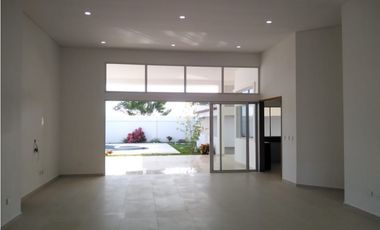 CASA CON PISCINA EN CONJUNTO CERRADO CAMPESTRE EN MONTERA