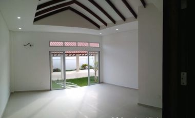 CASA CON PISCINA EN CONJUNTO CERRADO CAMPESTRE EN MONTERA