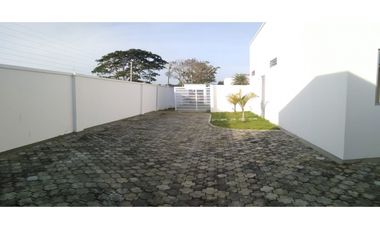 CASA CON PISCINA EN CONJUNTO CERRADO CAMPESTRE EN MONTERA