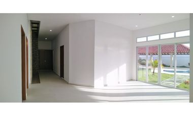 CASA CON PISCINA EN CONJUNTO CERRADO CAMPESTRE EN MONTERA