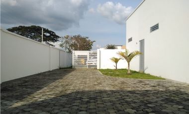CASA CON PISCINA EN CONJUNTO CERRADO CAMPESTRE EN MONTERA
