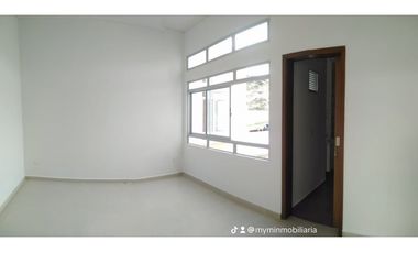 CASA CON PISCINA EN CONJUNTO CERRADO CAMPESTRE EN MONTERA