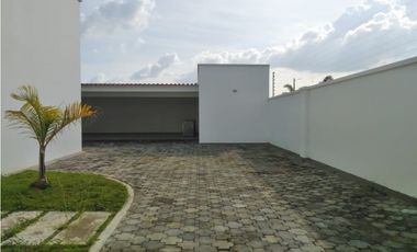 CASA CON PISCINA EN CONJUNTO CERRADO CAMPESTRE EN MONTERA