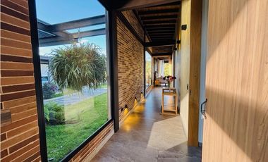 Hermosa casa campestre para la venta en unidad cerrada en el retiro