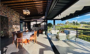 Hermosa casa campestre para la venta en unidad cerrada en el retiro