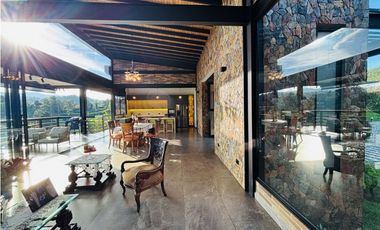 Hermosa casa campestre para la venta en unidad cerrada en el retiro