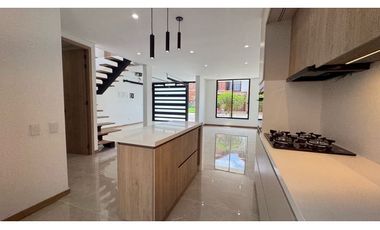 Hermosa casa en venta para estrenar en jardines de la pradera