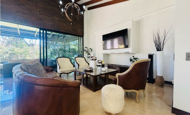 Hermosa casa campestre en venta en unidad cerrada via la ceja Rionegro