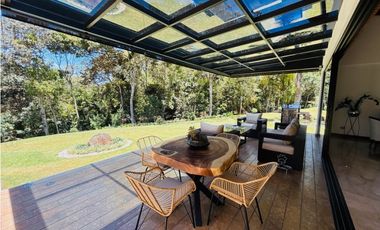 Hermosa casa campestre en venta en unidad cerrada via la ceja Rionegro