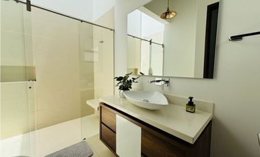 Hermosa casa campestre en venta en unidad cerrada via la ceja Rionegro