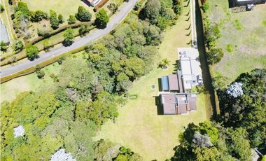 Hermosa casa campestre en venta en unidad cerrada via la ceja Rionegro